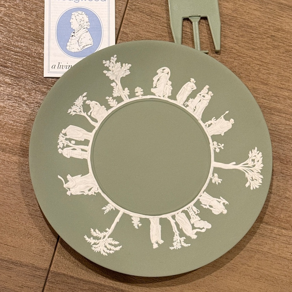 Vintage Wedgwood Green Jasperware Decorative Plate with Original Box Stand